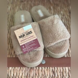 NEW MUKLUK Furry Slippers Irish Cream Kirstey Slide Slipper M